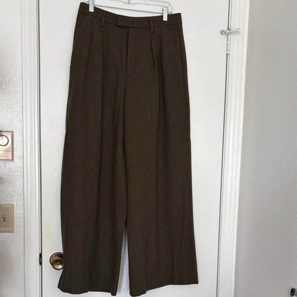 Banana Republic Women's Olive wide leg high waisted Trousers - Picture 8 of 8